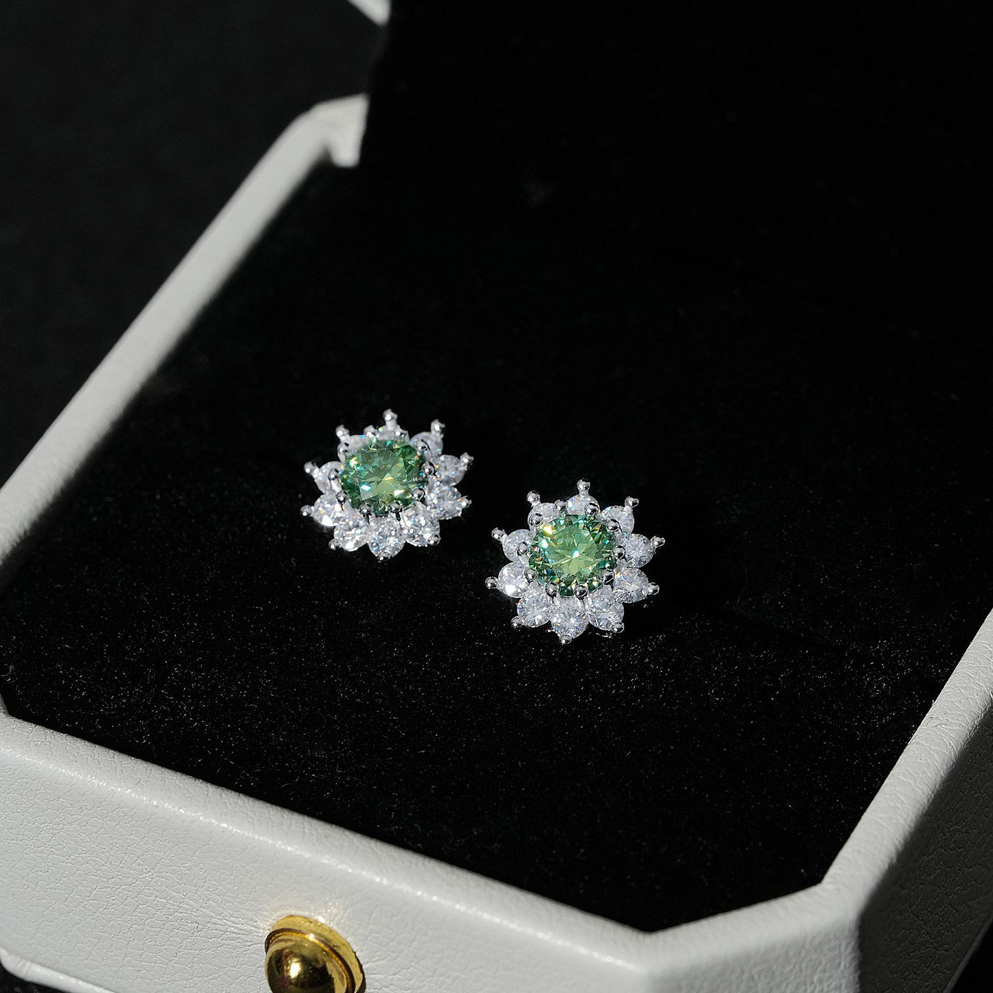 Classic 0.5 Carats Sunflower Earrings Inlaid With Blue-Green Moissanite Loose Diamonds